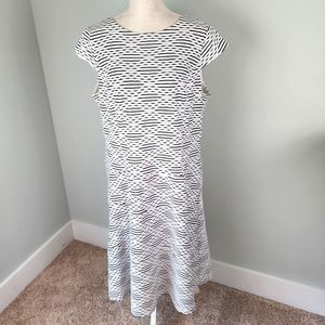 Anne KLEIN WOMEN'S SHIFT DRESS PLUS SIZE 14W CAP SLEEVE LINED BLACK AND WHITE